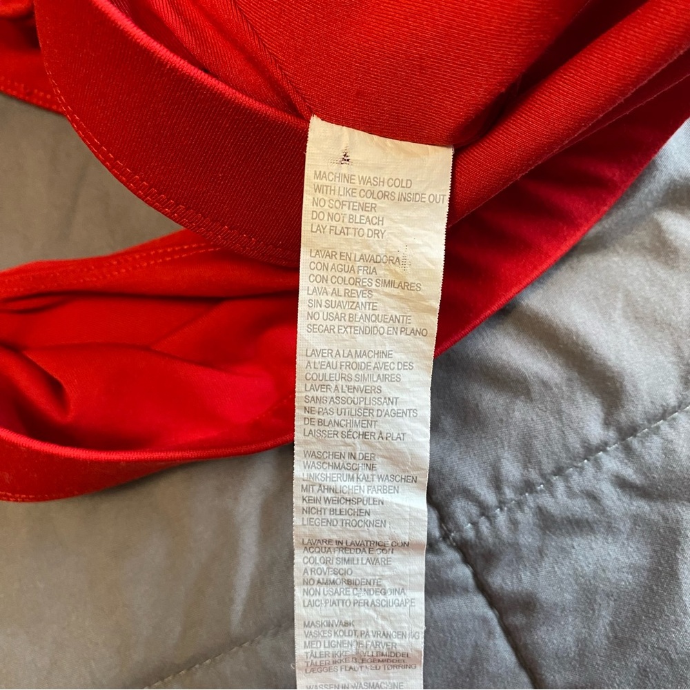 Fabletics 3X Women’s Red Sports Bra EUC Activewear Sporty Athletic Athleisure - Picture 9 of 9